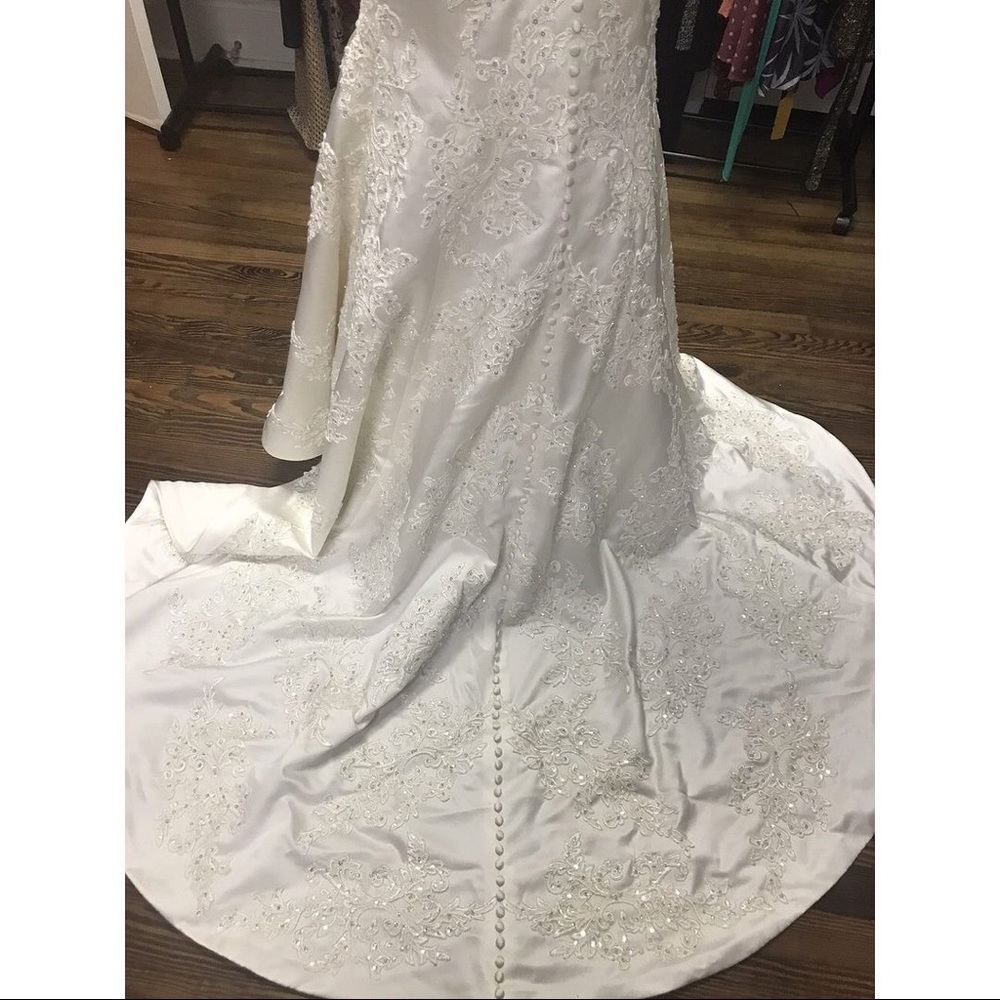 Oleg Cassini Wedding Gown - Picture 3 of 5